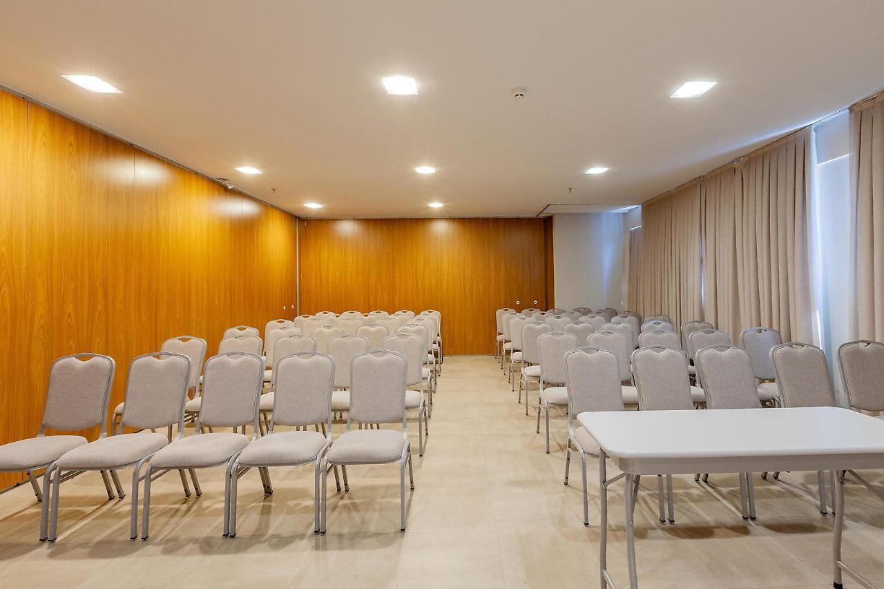 Tri Hotel Executive ブルスケ エクステリア 写真