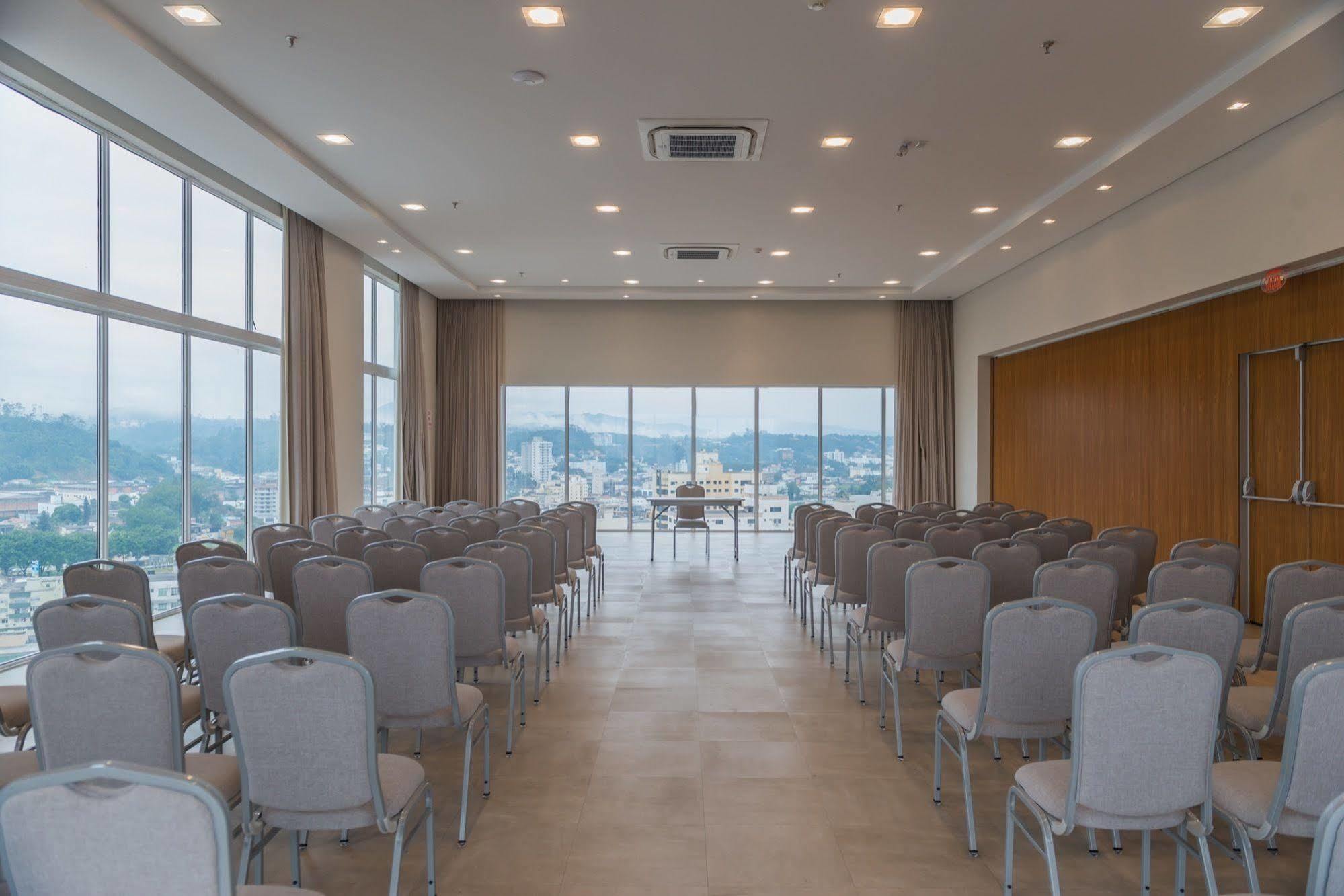 Tri Hotel Executive ブルスケ エクステリア 写真